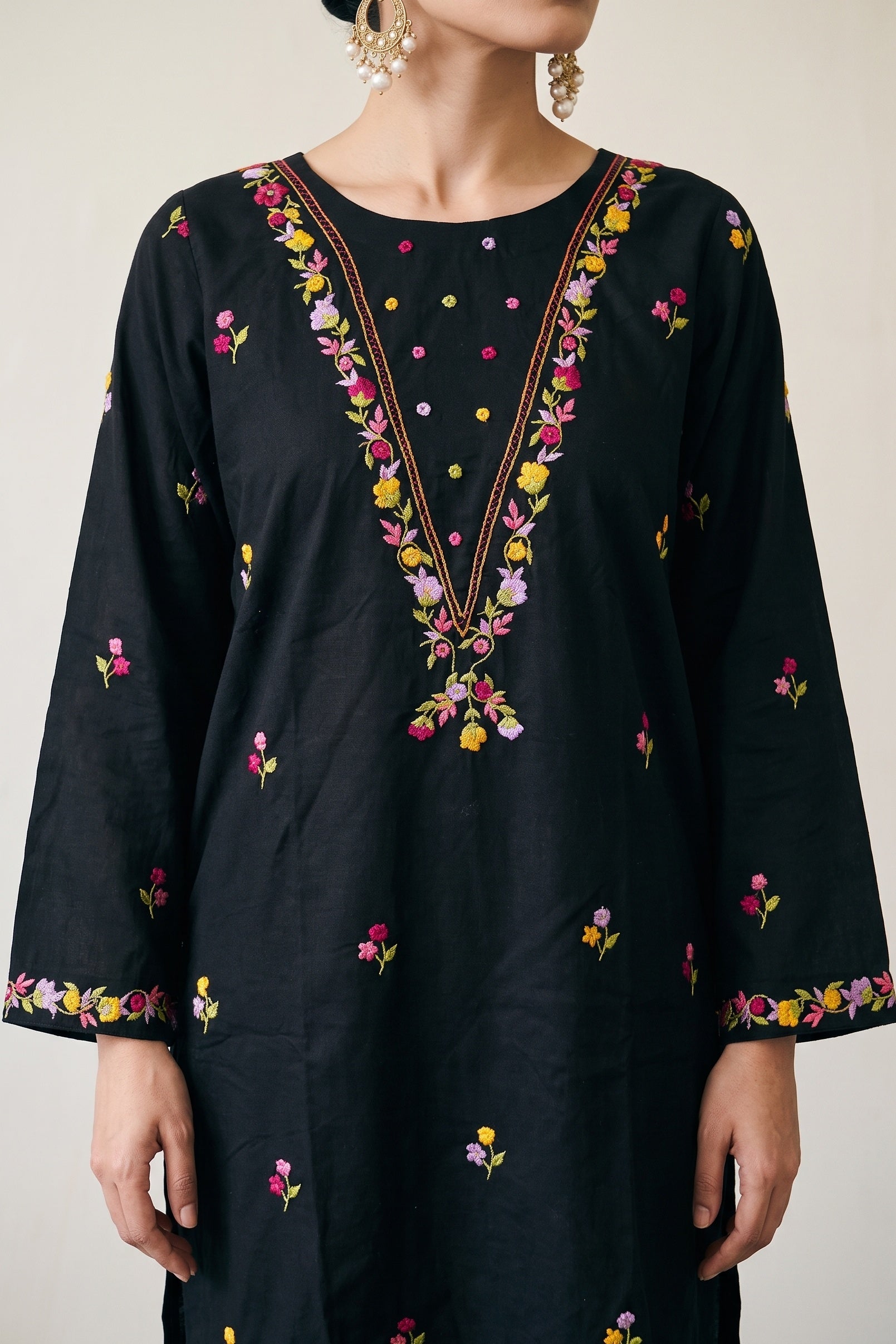 Black Embroidered Kurta Set - embroidery detail