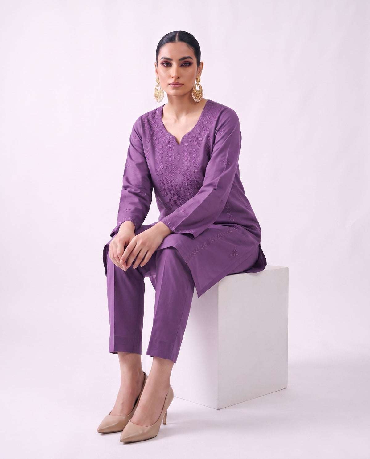 Amethyst embroidered kurta set, seated modern pose