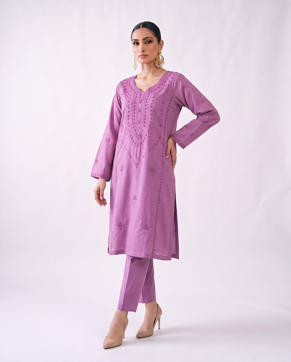 Orchid embroidered kurta set, hand on hip pose