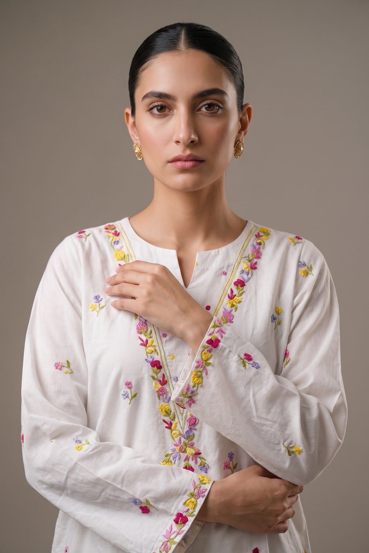 White multicolour kurta embroidery detail